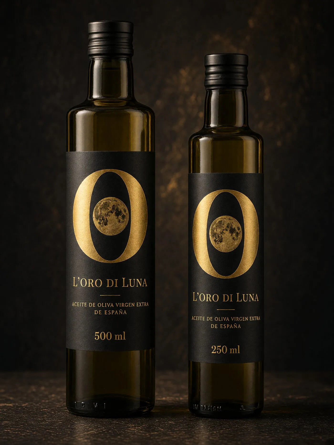 Botellas Dórica de L'Oro di Luna de 500 y 250 ml, etiqueta negra con una gran O dorada y una luna llena